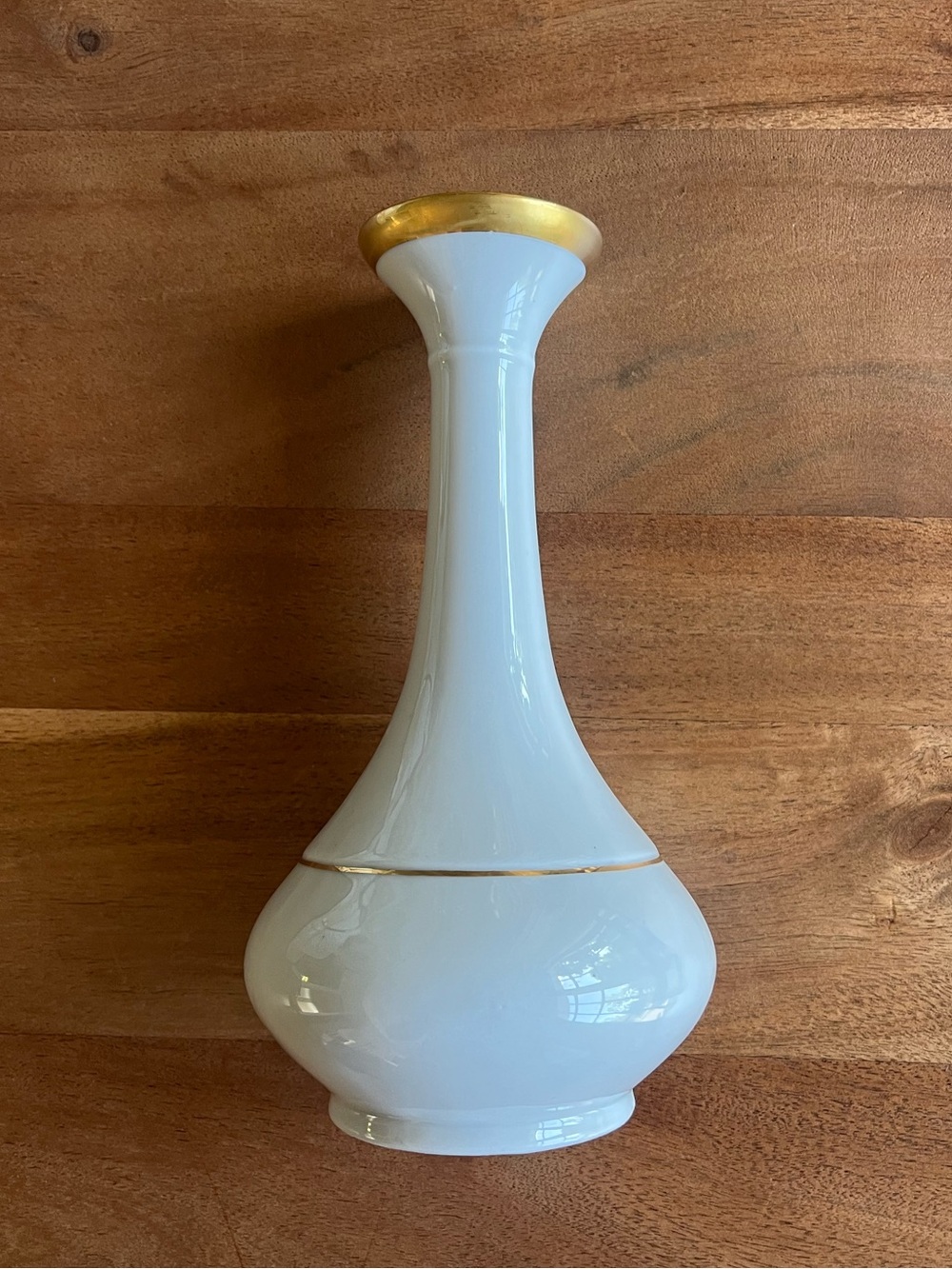 Vintage Capodimonte White Porcelain and Gilt Vase, Made In Italy, 7” tall, EUC!